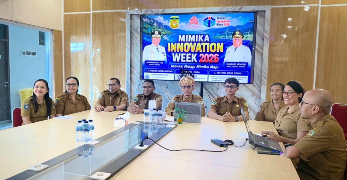 Plt Brida Kepala Brida Mimika, Slamet Sutedjo bersama jajaran saat ditemui wartawan di Kantor merePlt Kepala BRIDA Mimika, Slamet Sutejo bersama para pejabat BRIDA usai jumpa pers kemarin, Selasa (2/6/2026). (Foto: Istimewa)