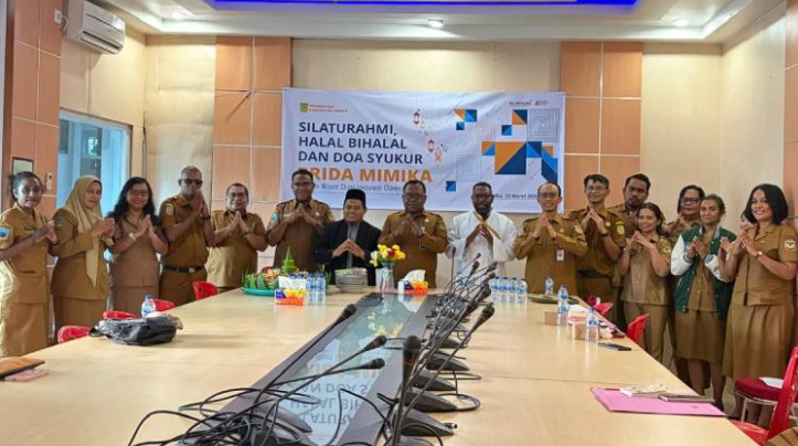 Foto bersama usai doa syukuran atas pemanfaatan gedung kantor baru di Jalan Heattubun Timika, Selasa (31/3/2026)(Salampapua.com/Evita)