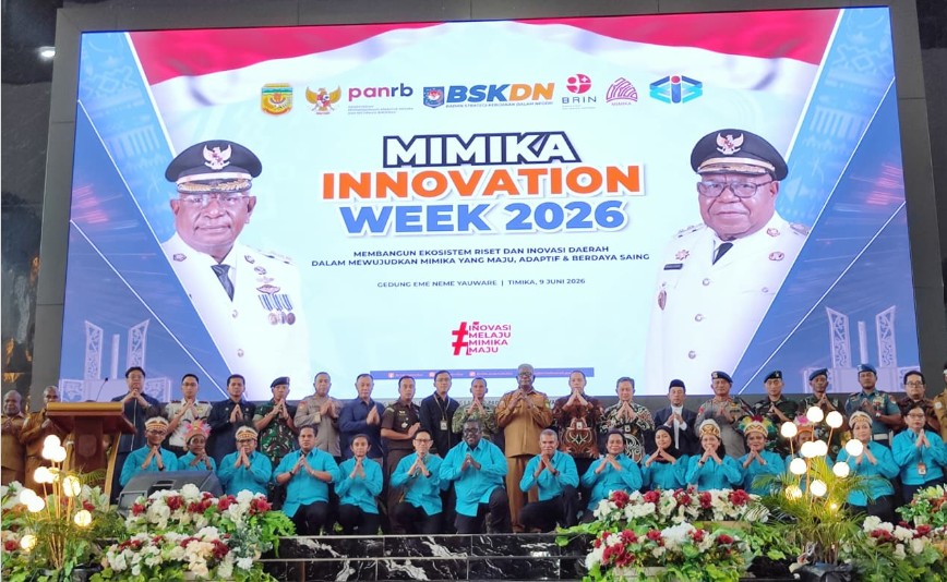Usai Peluncuran Mimika Innovation Week Bupati Mimika Berfoto Bersama dengan Tamu Undangan dan Jajaran BRIDA Mimika Selasa, 9 Juni 2026.